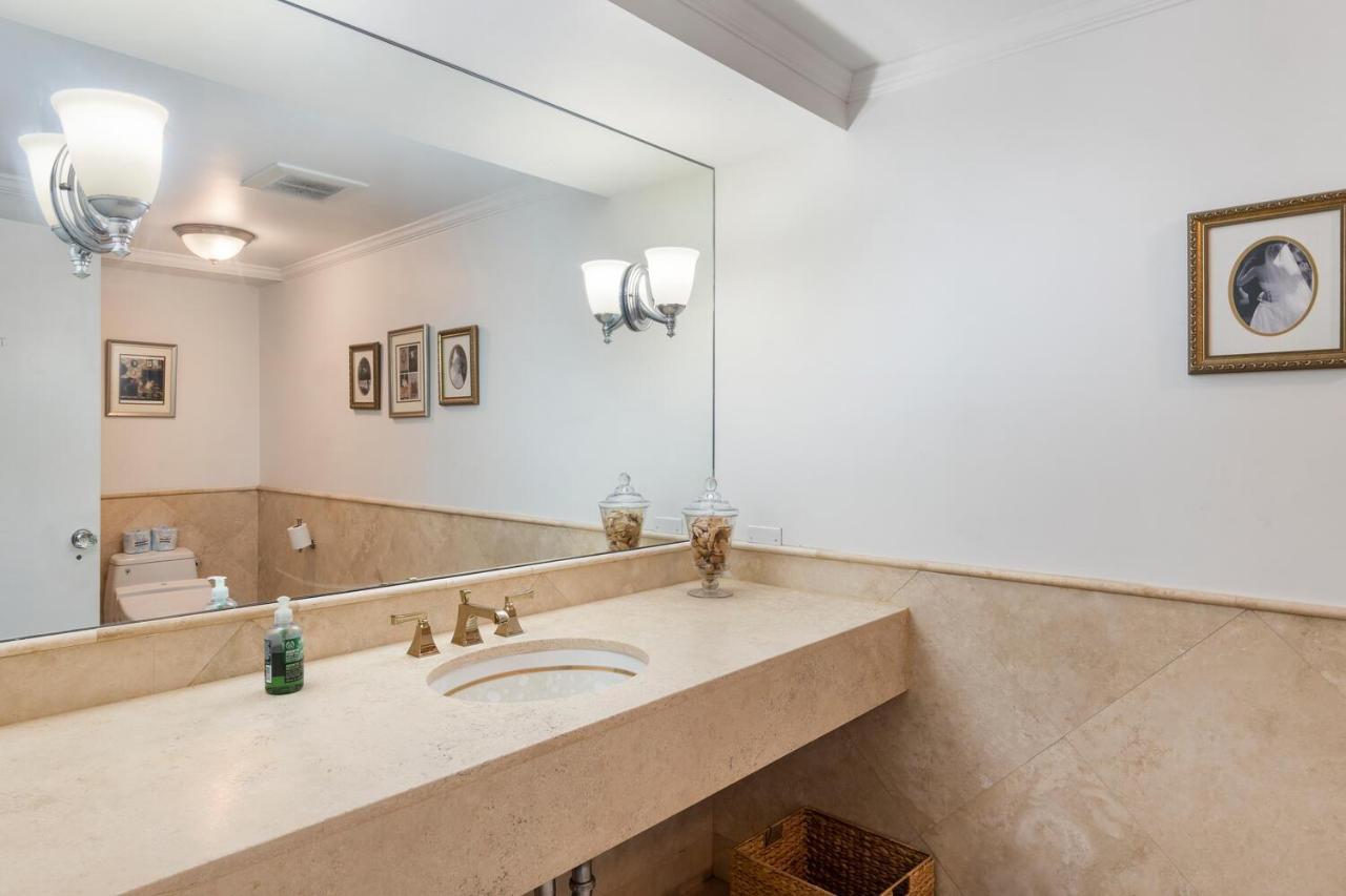Oceanview Penthouse Suite Гонолулу Экстерьер фото