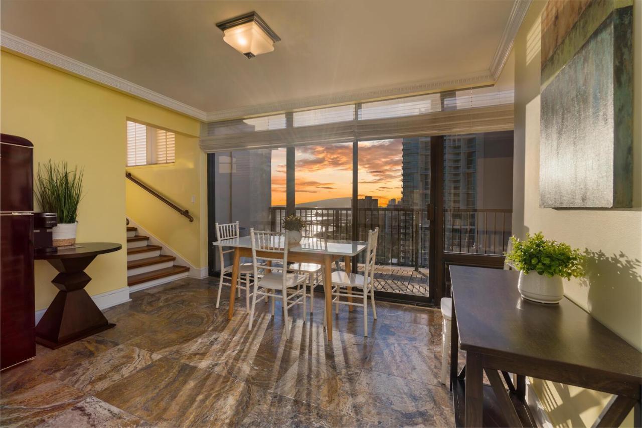 Oceanview Penthouse Suite Гонолулу Экстерьер фото